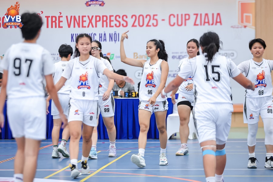 12 đội vào vòng playoff Giải Bóng rổ Trẻ VnExpress