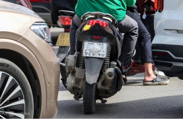 Tâm lý né phạt nguội 'lấy khẩu trang che biển số' vì sợ camera AI