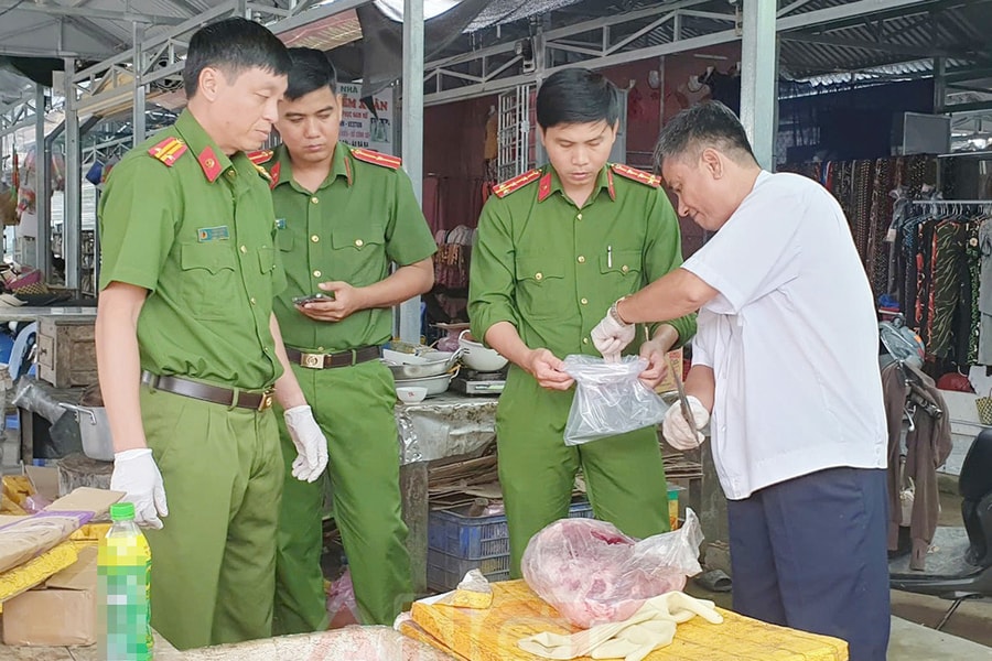 Ba cán bộ thú y ở Cần Thơ bị bắt