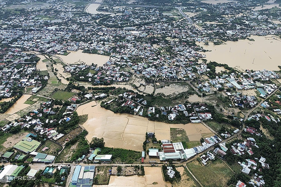 Mưa lũ Khánh Hòa làm 10 người chết, 2 nạn nhân mất tích