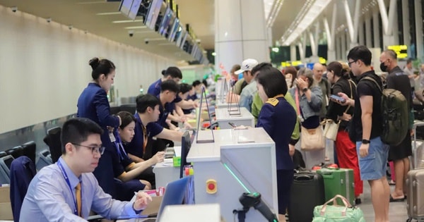 Bất ngờ giá vé máy bay từ TP HCM đi Hà Nội trước lễ diễu binh, diễu hành