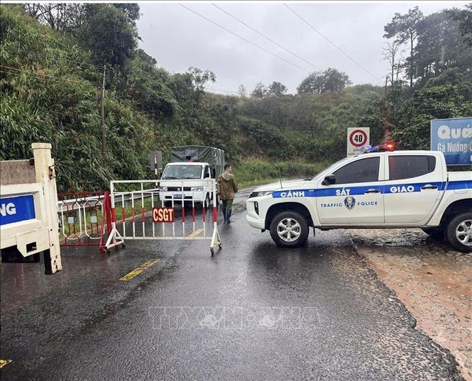 Khánh Hòa: Đèo Ngoạn Mục sạt lở thêm 4 điểm mới nguy hiểm