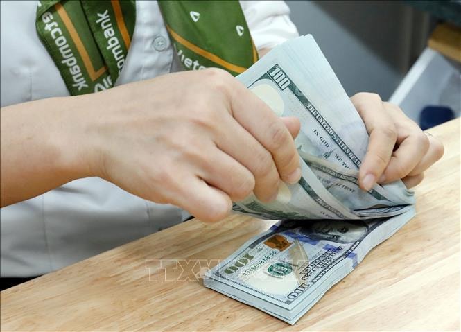 Tỷ giá hôm nay 19/11: Giá USD đi ngang, NDT tăng nhẹ