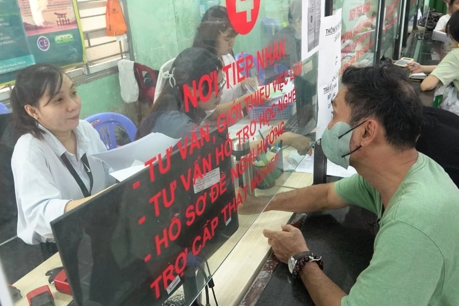 Không cộng dồn thời gian làm hợp đồng khi xét tiếp nhận công chức