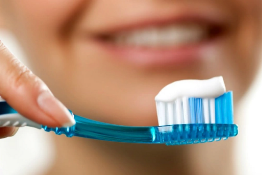 ​Sau khi thức giấc nên đánh răng hay uống nước trước?