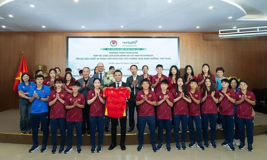 Chuyên gia Herbalife đào tạo dinh dưỡng cho tuyển nữ Việt Nam