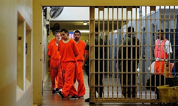 Bẫy tình sau song sắt