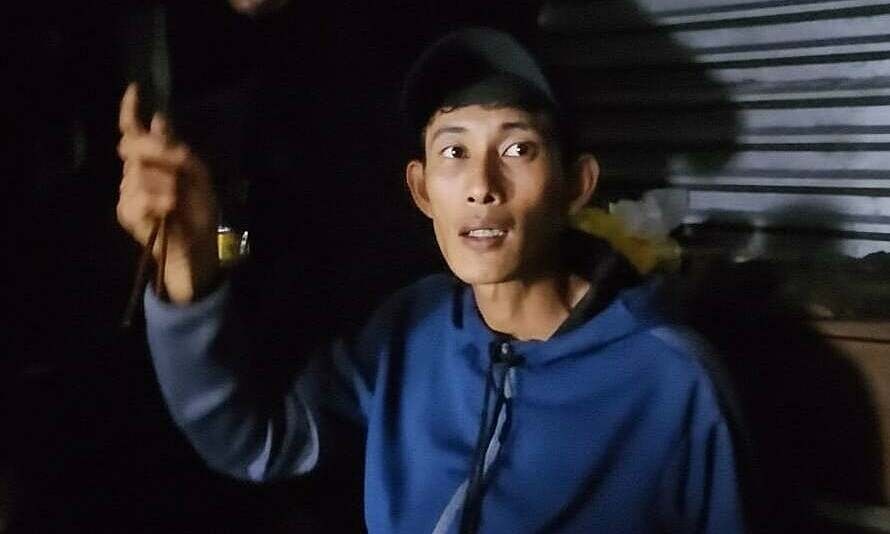 Tài xế kẹt trong sạt đèo Khánh Lê: 'Nhiều tảng đá có thể rơi bất cứ lúc nào'