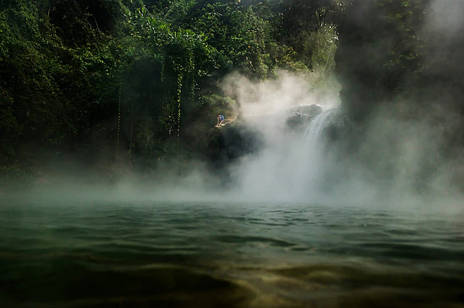 Quốc gia nào có dòng sông nóng ngang nước sôi?