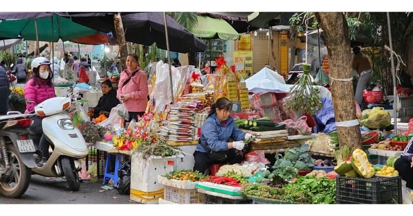Bát phở có thể tăng giá vì cọng hành, người dân ngóng mãi giá rau xanh không giảm