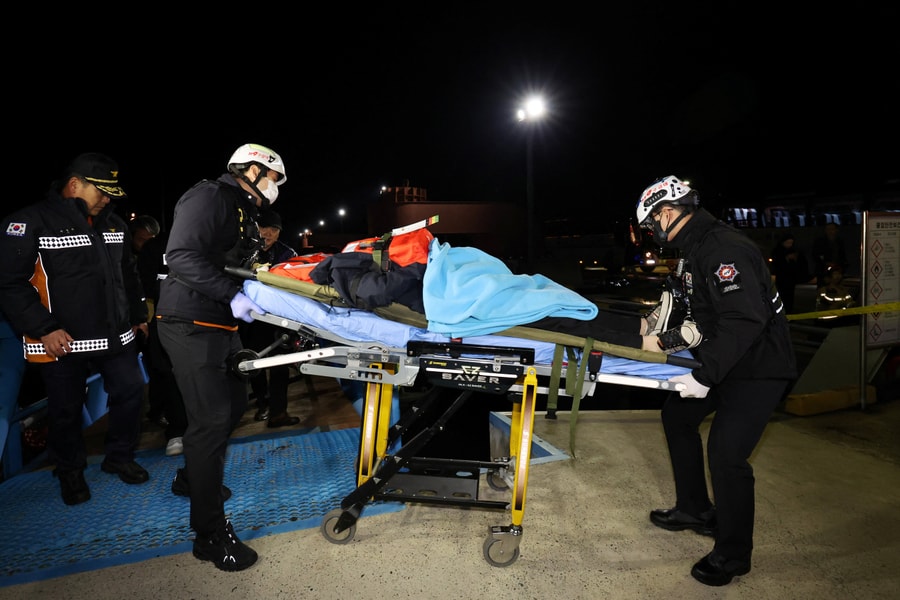 Lý do bất ngờ khiến phà Hàn Quốc mắc cạn trên đảo hoang