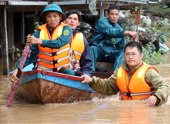 Nhiều địa phương phía Nam của Khánh Hòa ngập trong 'biển nước'