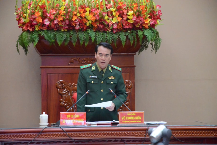 BĐBP tăng cường triển khai các biện pháp cấp bách giúp đỡ nhân dân khắc phục hậu quả mưa lũ