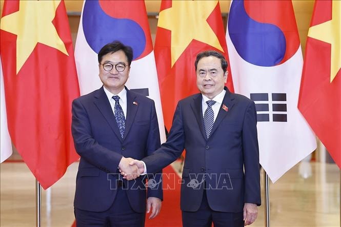 Chủ tịch Quốc hội đón và hội đàm với Chủ tịch Quốc hội Đại Hàn Dân Quốc