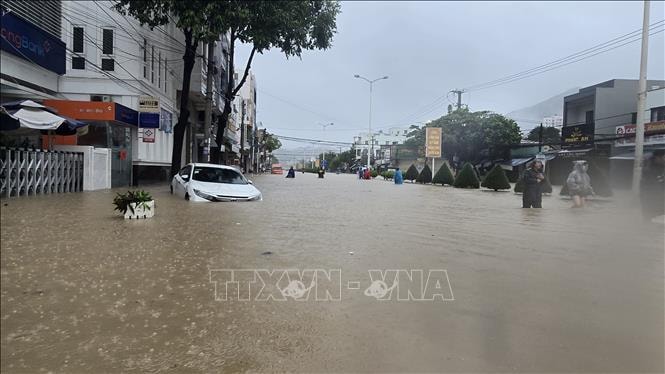 Ứng phó lũ đặc biệt lớn tại Khánh Hòa, Đắk Lắk và Gia Lai