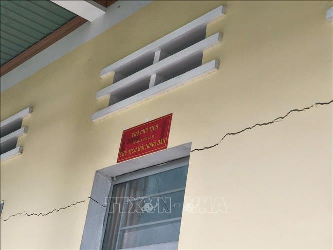 Gia Lai: Tiếng nổ dưới đất gây nhiều vết nứt nhà tại xã Ia Rsai