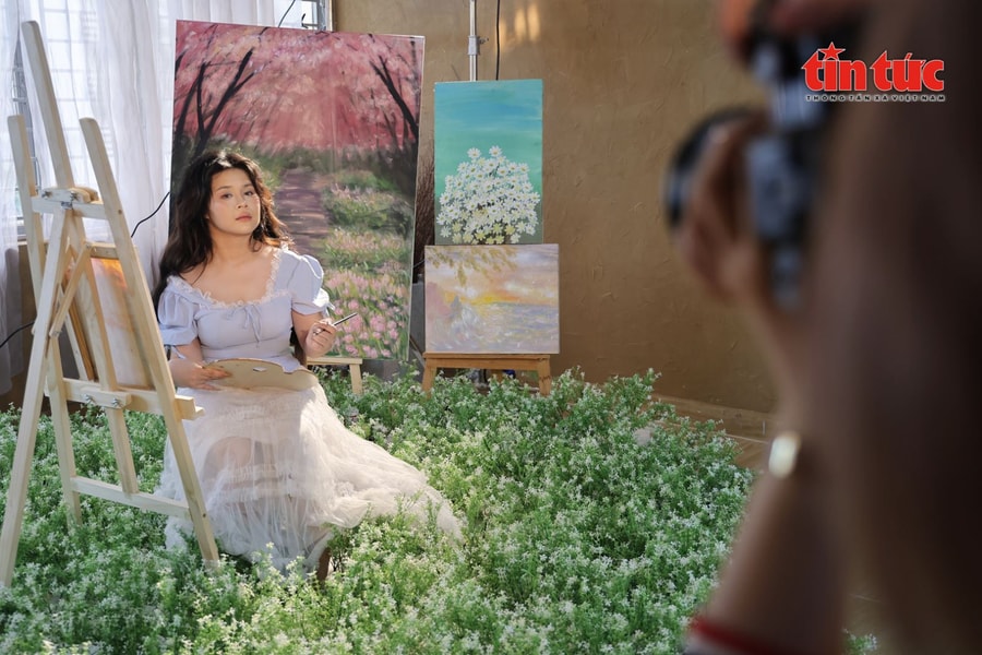 Người vẽ lại thanh xuân cho những tâm hồn từng tự ti