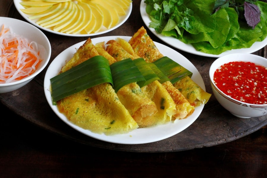 Cách làm bánh xèo giòn rụm, vàng ươm như nhà hàng