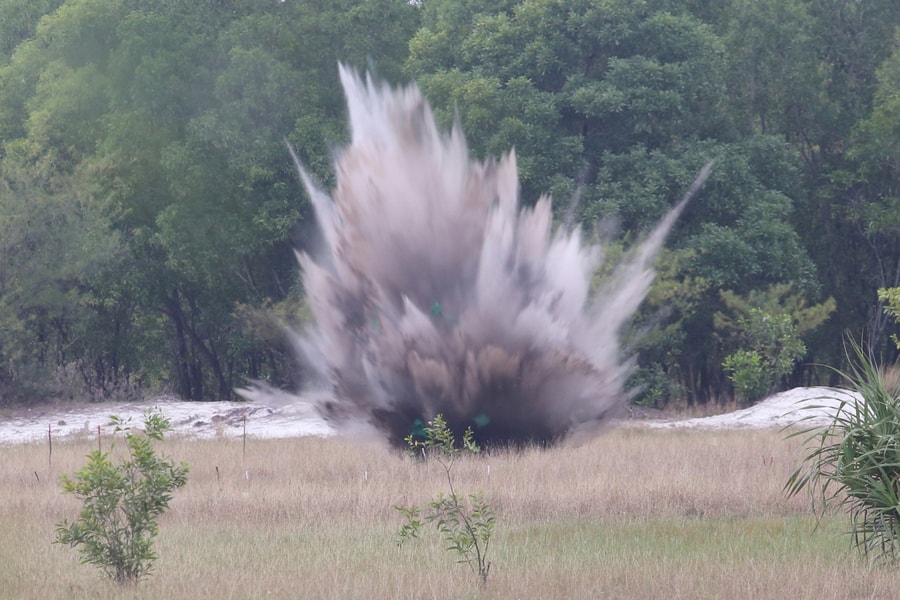 Cần hơn 208.000 tỷ đồng làm sạch đất ô nhiễm bom mìn