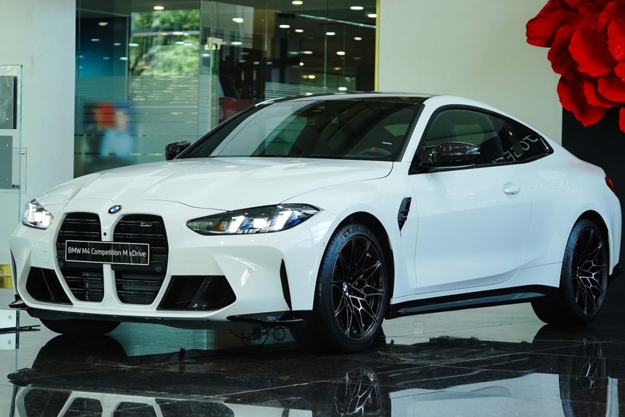 BMW M4 Competition - xe thể thao giá gần 6 tỷ đồng