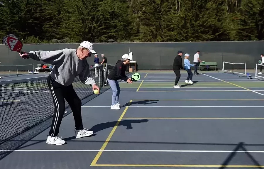 Thành phố Mỹ muốn cấm pickleball vì ồn ào