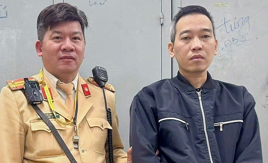 Cướp xe máy giữa phố ở Hà Nội