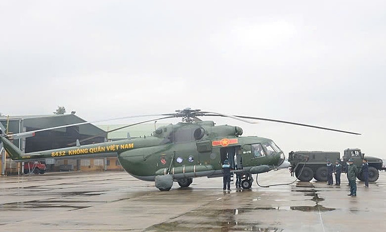 Điều động trực thăng và drone cứu dân vùng lũ