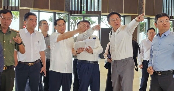 Hình ảnh Phó Thủ tướng Bùi Thanh Sơn kiểm tra tiến độ tổ chức Diễn đàn Kinh tế Mùa thu tại TP HCM