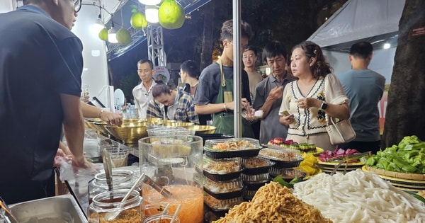 Người dân TP HCM nườm nượp đi thưởng thức món ngon ở Ngày hội sợi gạo