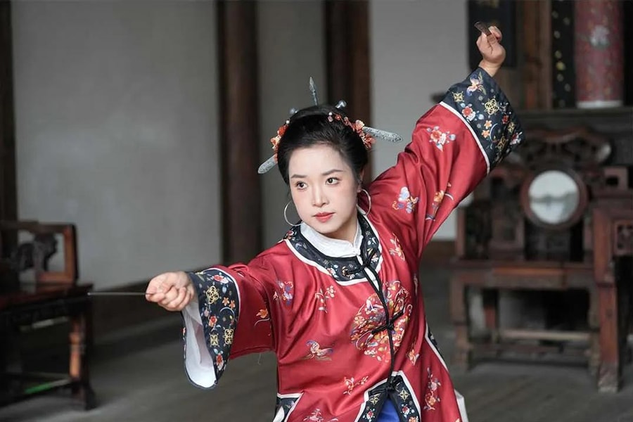 Nữ đệ tử Võ Đang dùng trâm như kiếm, tái hiện độc chiêu giấu dao trong búi tóc