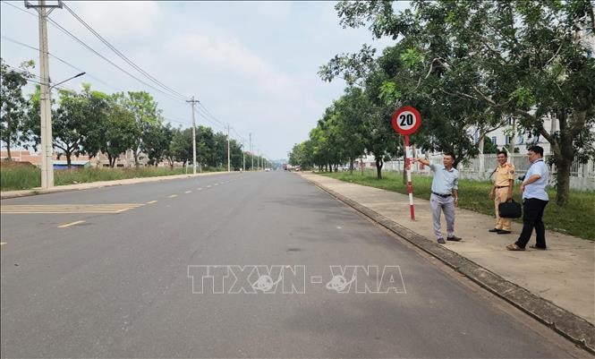 Đường hạn chế tốc độ 'rùa bò' 20 km/h gây khó cho lái xe