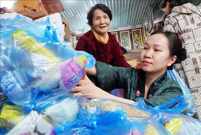 Những chuyến xe nghĩa tình hỗ trợ người dân vùng lũ Gia Lai