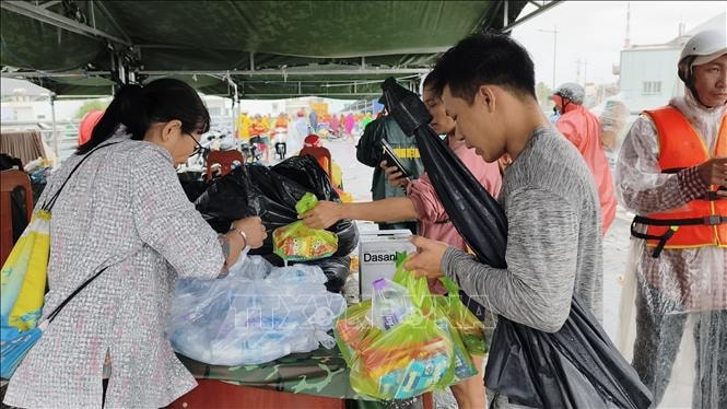 Đảm bảo cung ứng đầy đủ nhu yếu phẩm cho người dân vùng lũ Khánh Hòa