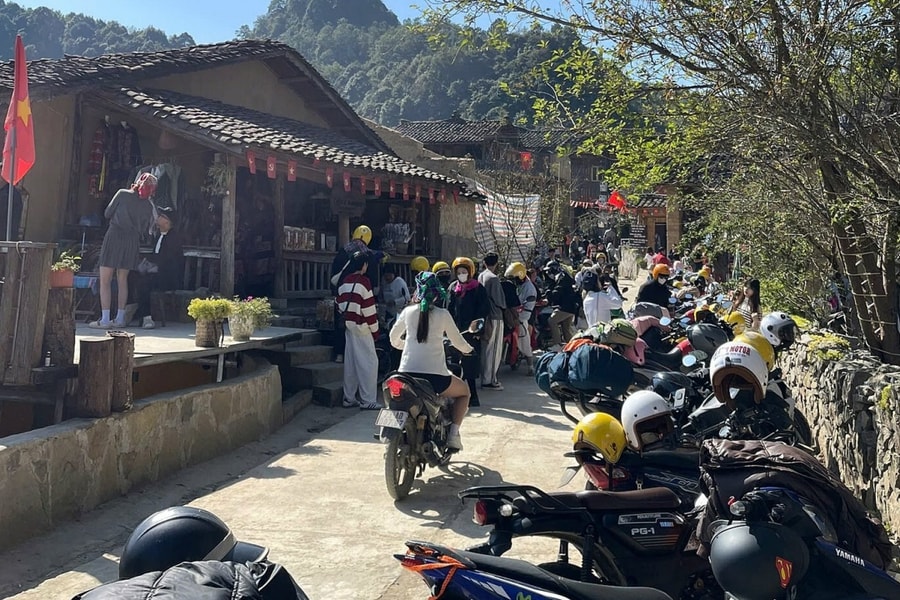 Giá phòng ở Lô Lô Chải tăng gấp ba lần khi qua tay môi giới