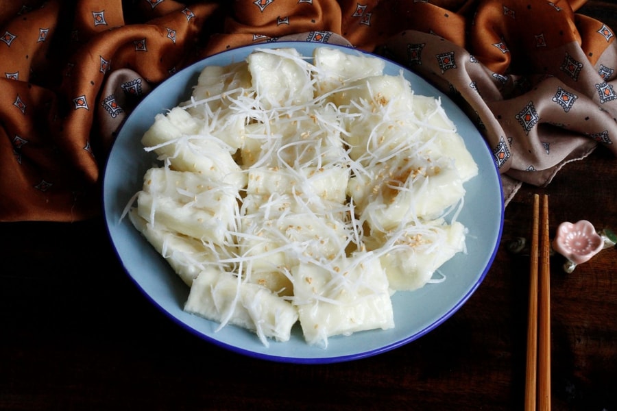 Sắn hấp nước cốt dừa - món ăn vặt mùa đông