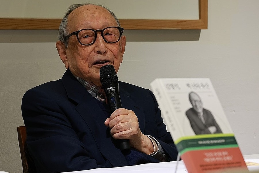 Triết lý sống thọ của nam tác giả cao tuổi nhất thế giới