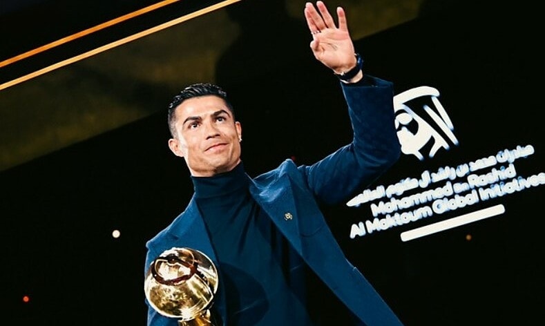 Ronaldo tranh giải Cầu thủ hay nhất Trung Đông
