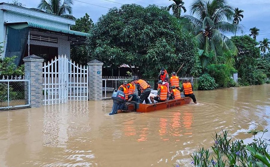 Nước sông Đồng Nai dâng cao, hàng trăm nhà dân ngập sâu
