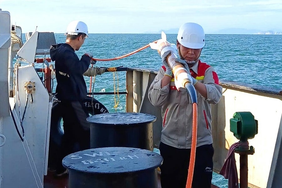 Nhà khoa học Việt - Nga thu thập gần 100 mẫu trầm tích Biển Đông