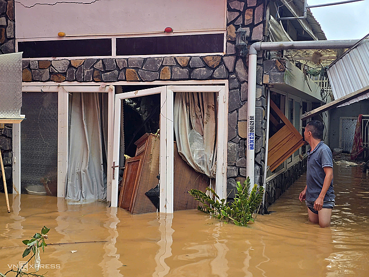 Mối nguy bệnh tật bùng phát sau dòng nước lũ