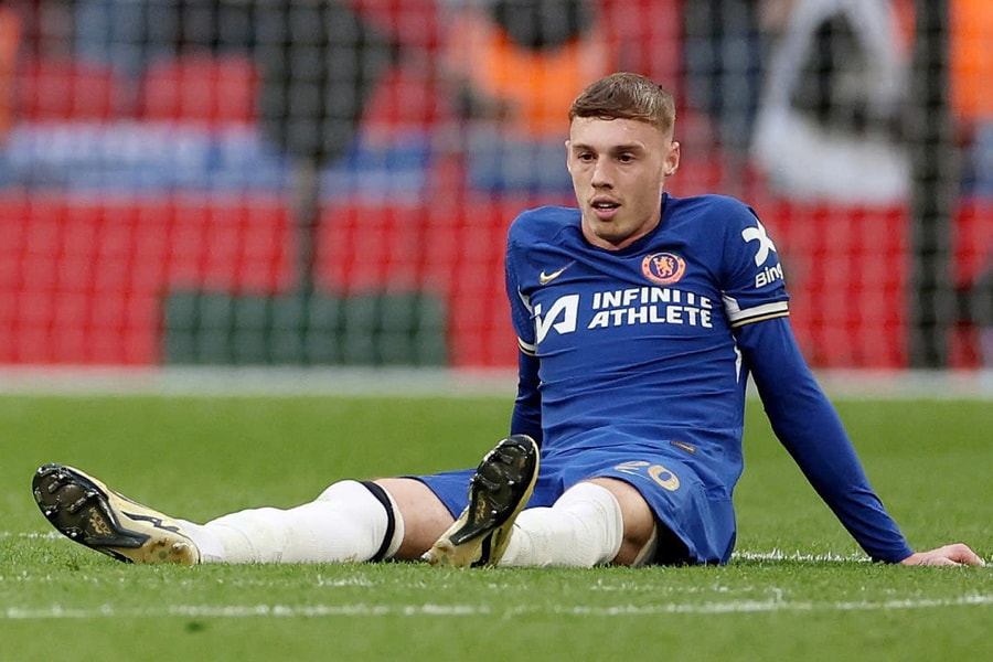 Cole Palmer gãy ngón chân vì vấp vào cửa