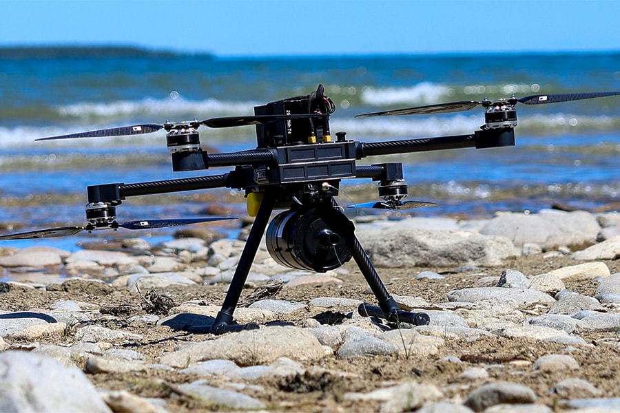 FBI tìm mua drone cáp quang