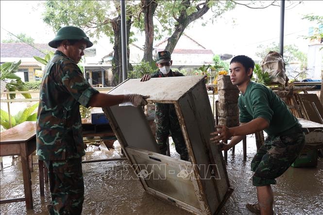 Tập trung khắc phục hậu quả, khôi phục sản xuất, ổn định đời sống nhân dân sau mưa lũ
