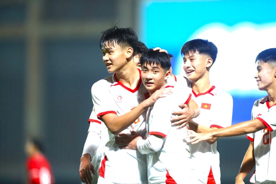 Thắng đậm U17 Singapore, HLV U17 Việt Nam lo lắng lịch thi đấu dày đặc