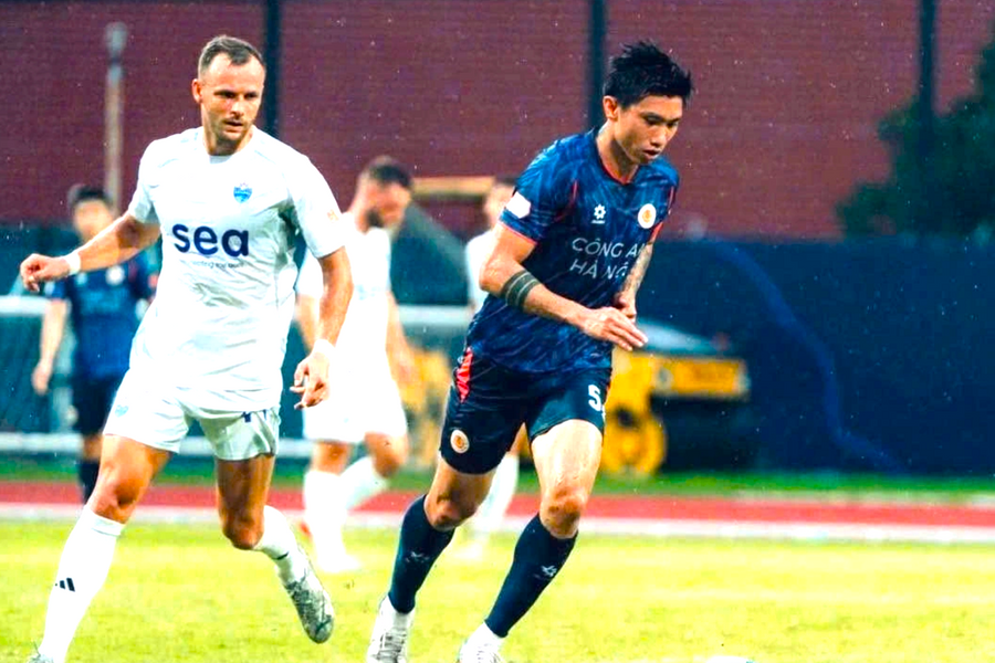 CLB CAHN báo tin 'nóng', đăng ký Văn Hậu ở giai đoạn lượt về V-League 2025 - 2026