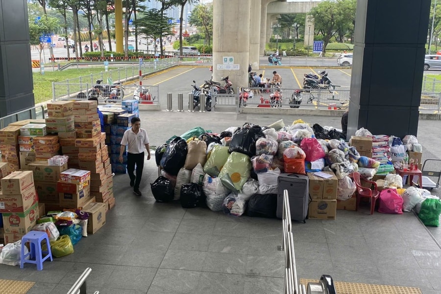 Metro Bến Thành - Suối Tiên tiếp nhận hơn 180 tấn hàng hóa cứu trợ gửi về miền Trung