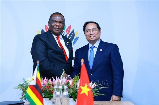 Thủ tướng gặp Phó Tổng thống Zimbabwe Constantino Chiwenga
