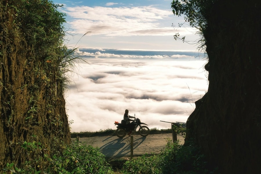 Điểm ngắm mây 'đất trời hòa làm một' ở Tà Xùa