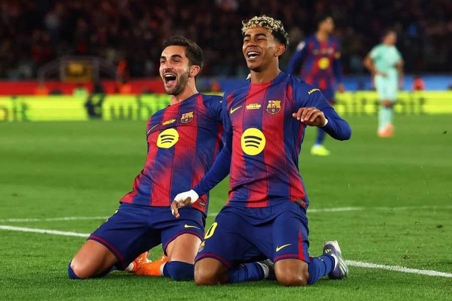 Barca thắng đậm trong ngày trở lại Camp Nou