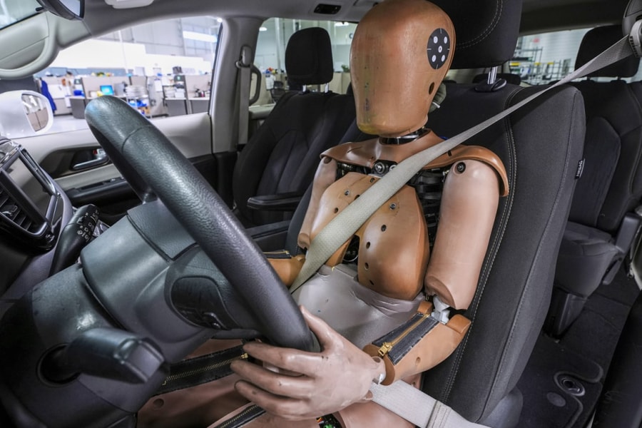 Hình nộm phụ nữ đầu tiên cho thử nghiệm va chạm ôtô